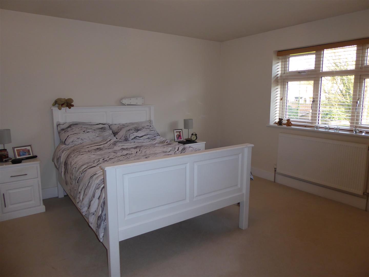 BEDROOM 2 (REAR)
